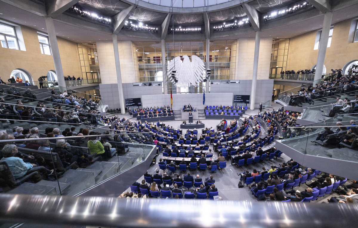    Бундестаг (парламент ФРГ)  Maja Hitij/Getty Images