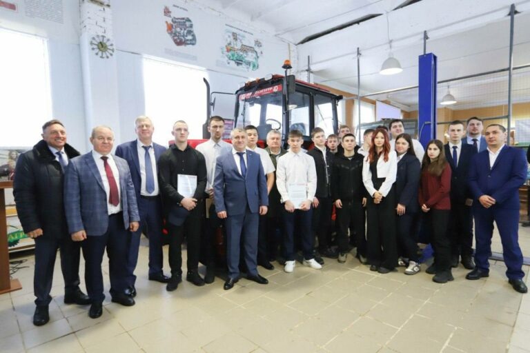    В Оренбургском аграрном колледже открыли специализированный учебный класс «Беларус» Кристина Просвиркина