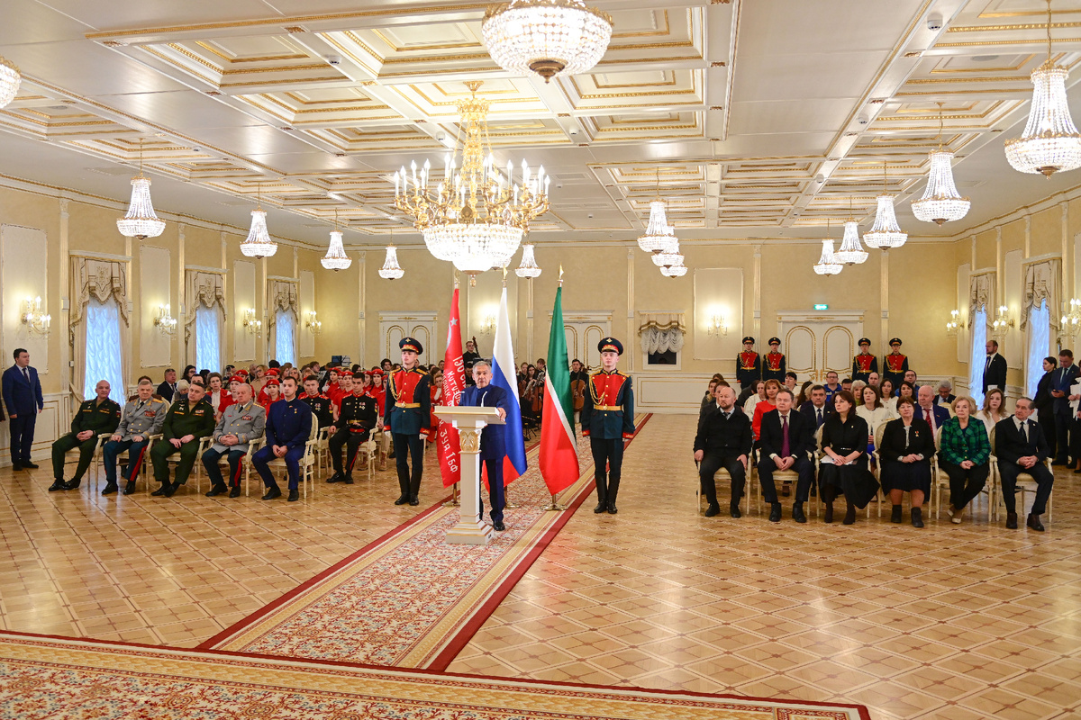 Раис Татарстана выразил глубочайшую благодарность ветеранам. Фото: rais.tatarstan.ru