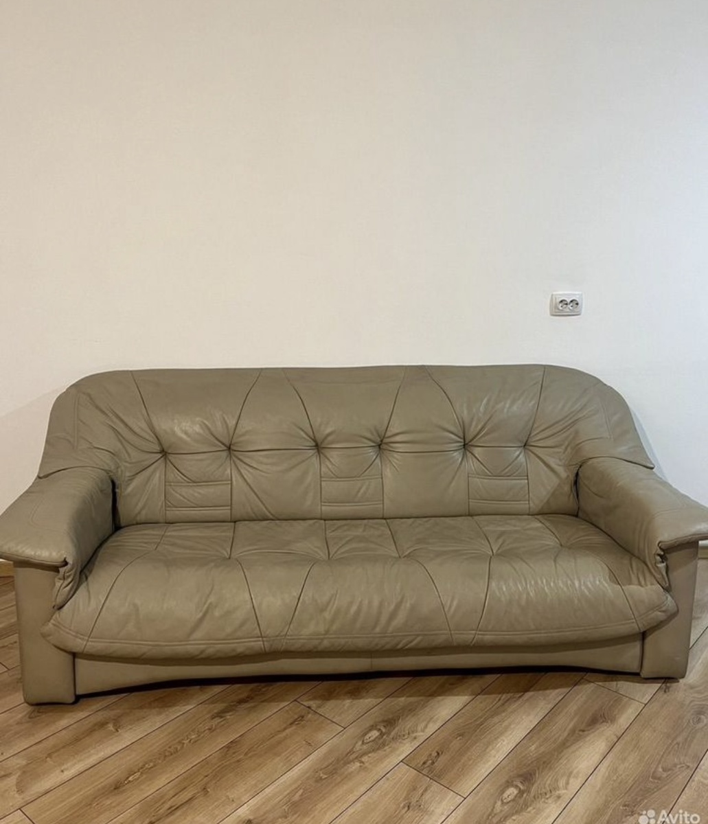 Вот такой был диван, но на Авито продала его прям за один день для офиса 