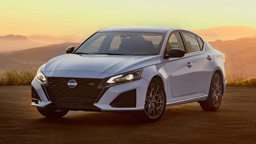    На фото: Nissan Altima SR