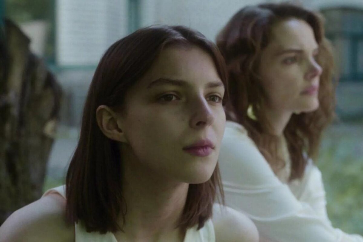    Полина Цыганова и Елизавета Боярская Кадр из фильма