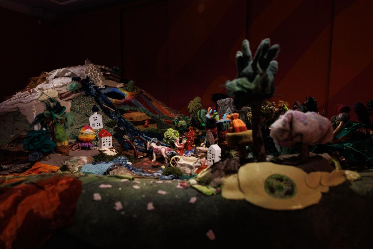 Инсталляция по мотивам детских воспоминаний Марка Шагала на выставке «Озарения» © Предоставлено пресс-службой Санкт-Петербургского музея театрального и музыкального искусства
