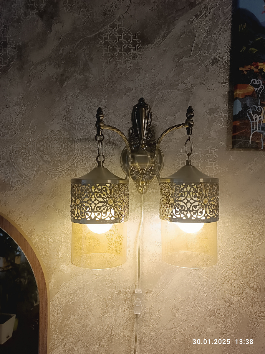 Прозрачный шнур отдельно докупала, в комплекте не было.