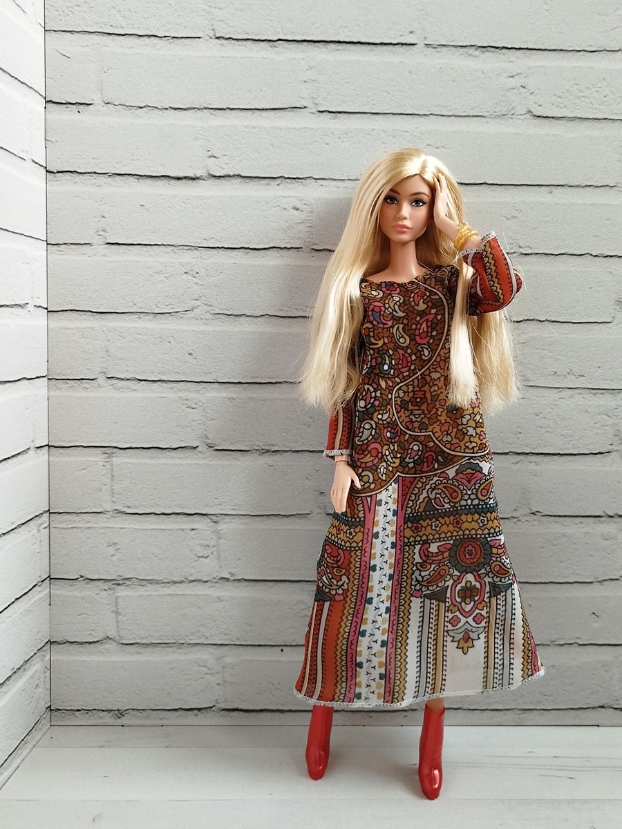 Barbie Looks #23 блондинка на молде Лина