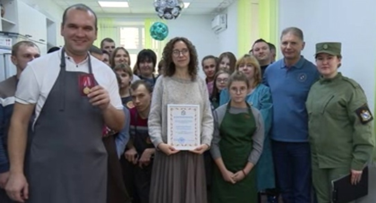    В Курске воспитанников инклюзивного центра "Дышим вместе" сегодня наградили за добрые дела