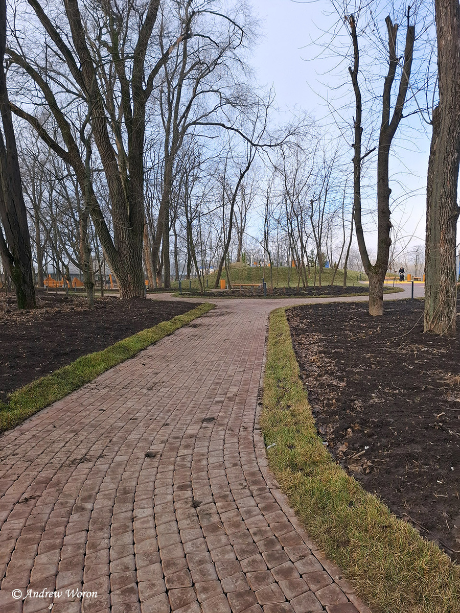 Вход в сквер с Вересаева