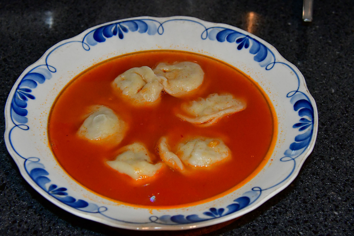 Суп с пельменями и чечевицей