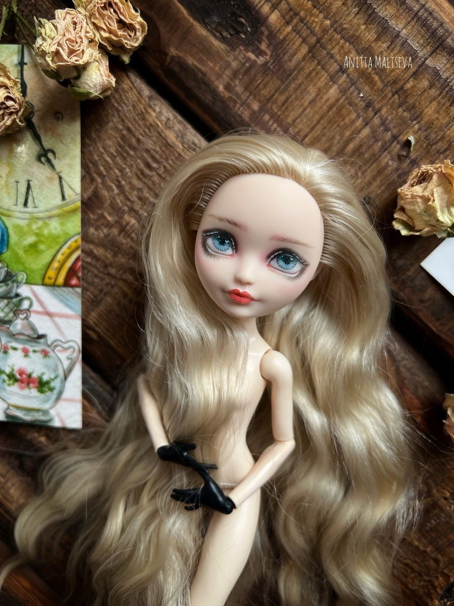 Новое личико куклы. Листай, чтобы увидеть больше фото!