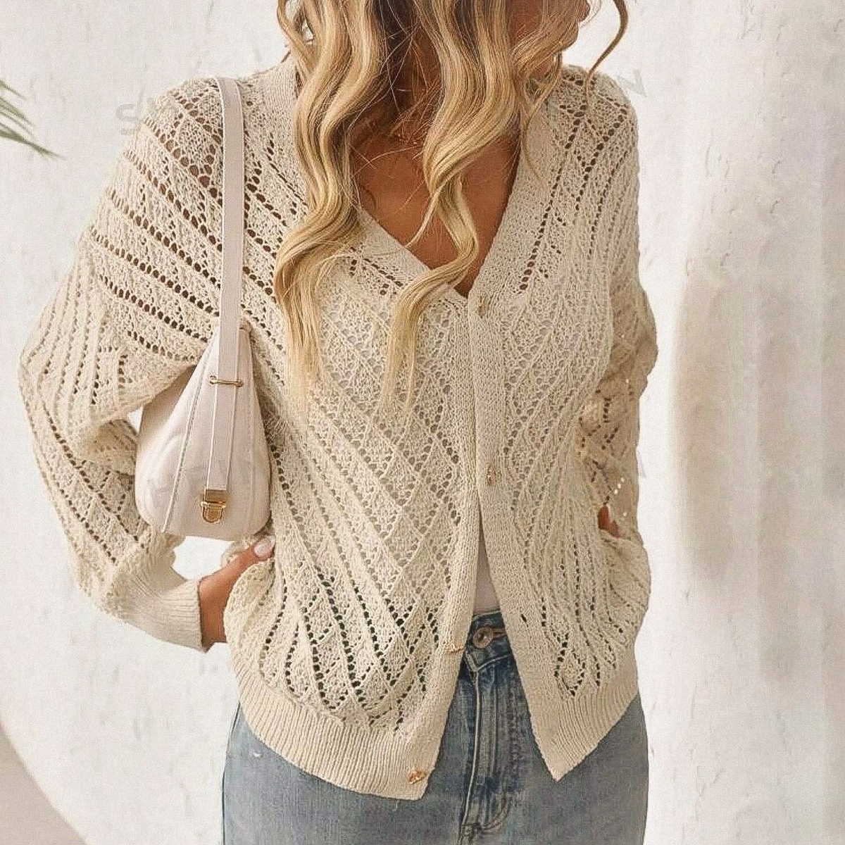 Ажурный кардиган с узором в виде ромбов