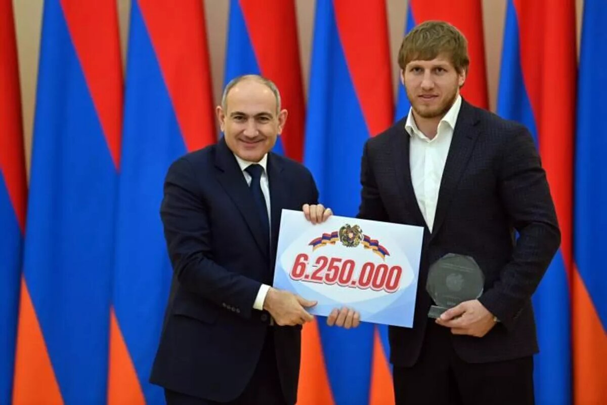 Торжественная церемония награждения 10 лучших спортсменов 2024 года состоялась в Президентском дворце при участии президента Ваагна Хачатуряна и премьер-министра Никола Пашиняна (31 января 2025). Ереван
© Photo : official site of the President of RA