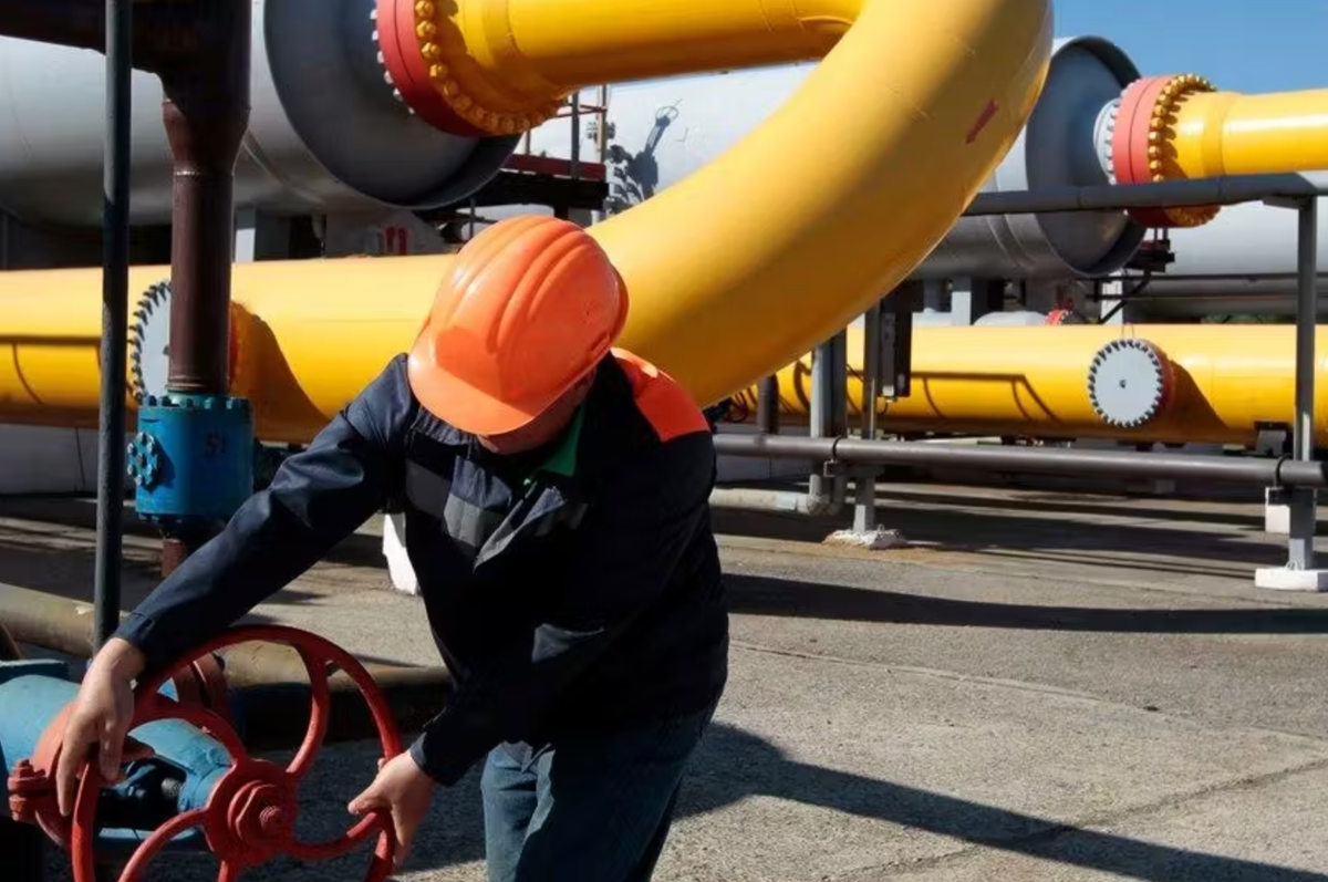 В прошлом году через украинскую газотранспортную систему ежедневно транспортировалось около 42 миллионов тонн российского газа. Теперь страна нуждается в новых поставках © Сергей Чузавков/AP