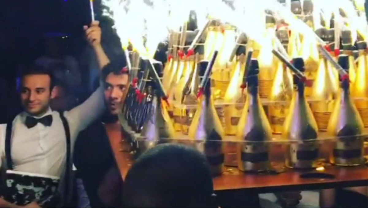 Российские футболисты курят кальян и пьют шампанское за 250 тысяч евро - 08.07.2 Меню az.sputniknews.ru