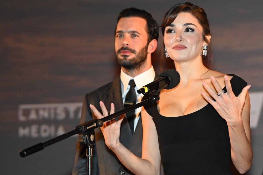    Актриса Ханде Эрчел и актер Барыш Ардуч на премьере фильма «Оставь это ветру» режиссера Энгина Эрдена в кинотеатре «Октябрь» в Москве. Фото:  РИА Новости/ Екатерина Чеснокова