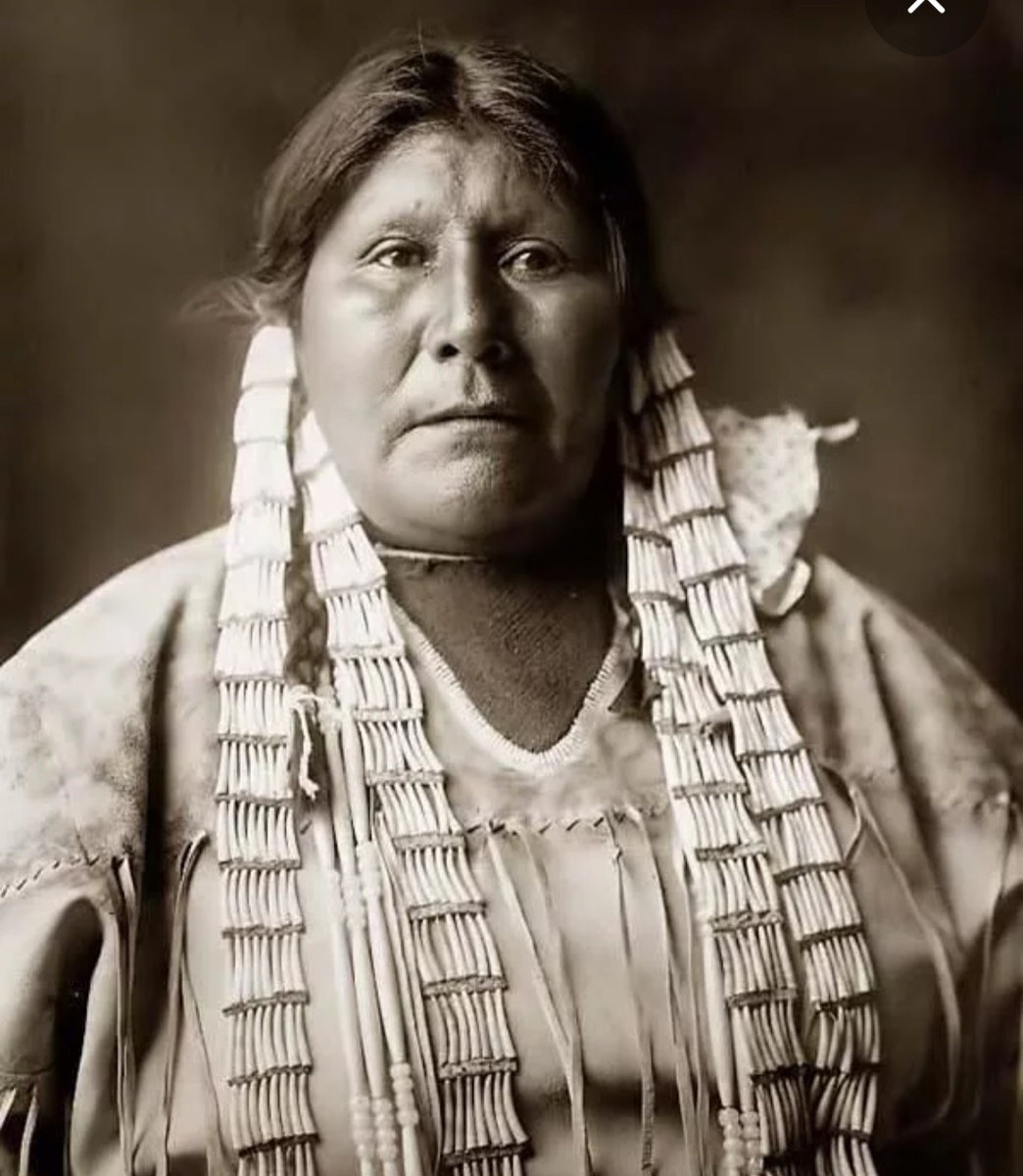 Вот примерно такая была у нее внешность.