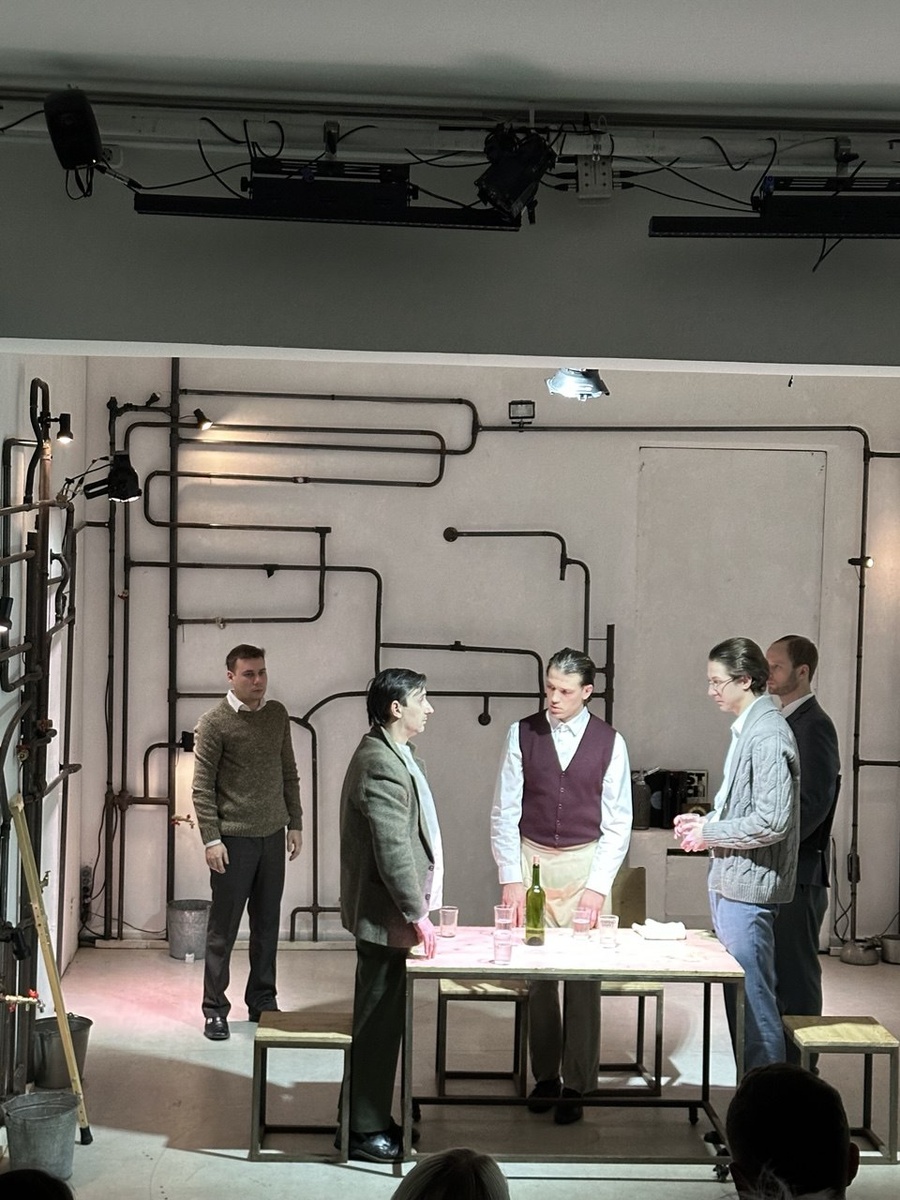 Сцена из спектакля «Пятая печать». Малая сцена театра МТЮЗ. Фото автора.