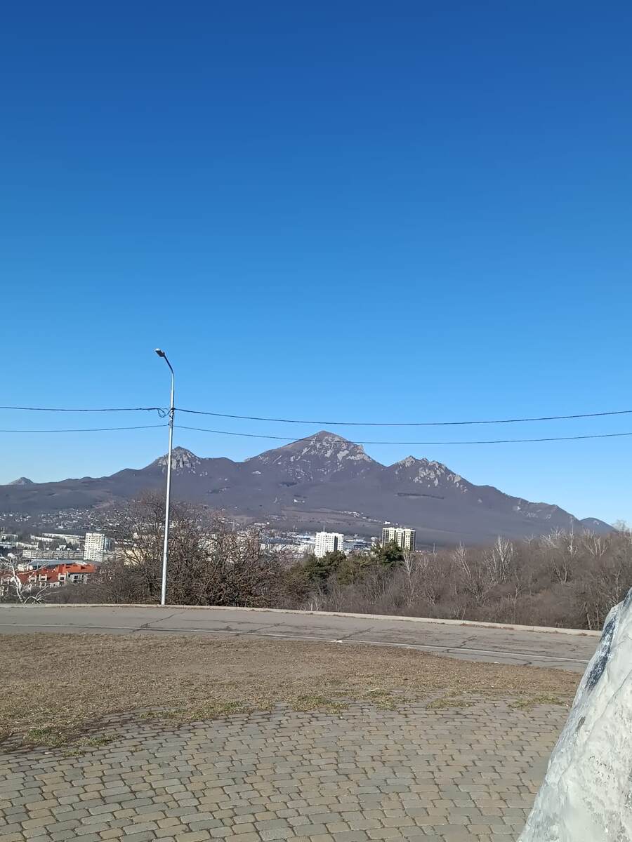 С видом на гору Бештау