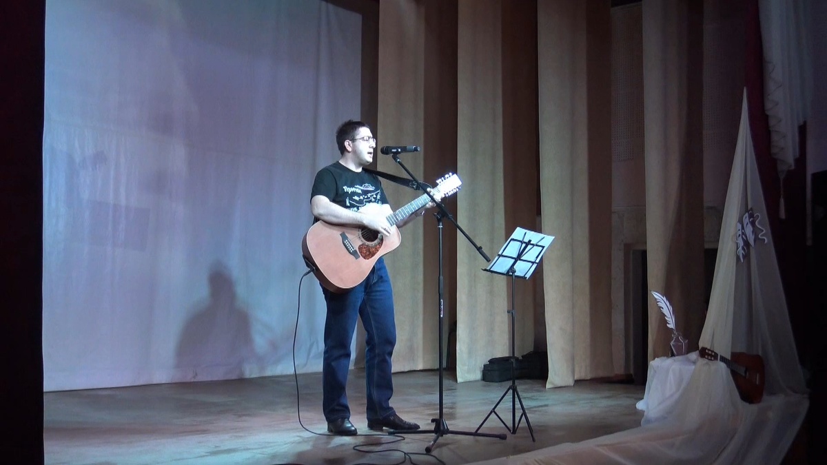 Фото: Андрей Михайленко поёт песни Владимира Высоцкого ГДК "Звезда", г.Саратов, 25.01.2018г.