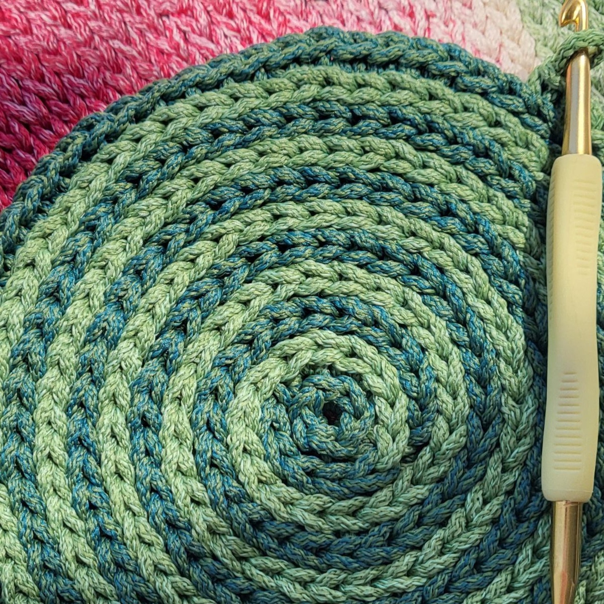 одновременное вязание 2-мя нитями