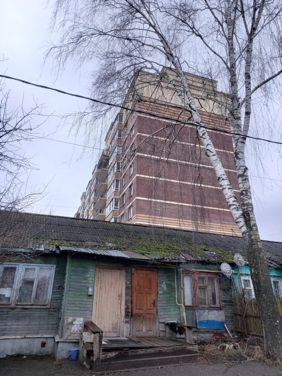 Два соседних дома