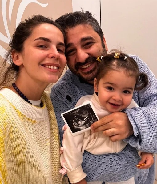 Фото из соцсетей актрисы. Елизавета, Сарик и их дочь Элизабет 