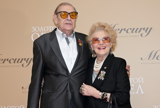    Режиссер Светлана Дружинина и ее супруг оператор Анатолий Мукасей на торжественной церемонии вручения ХХIII Национальной премии в области кинематографии «Золотой орел»