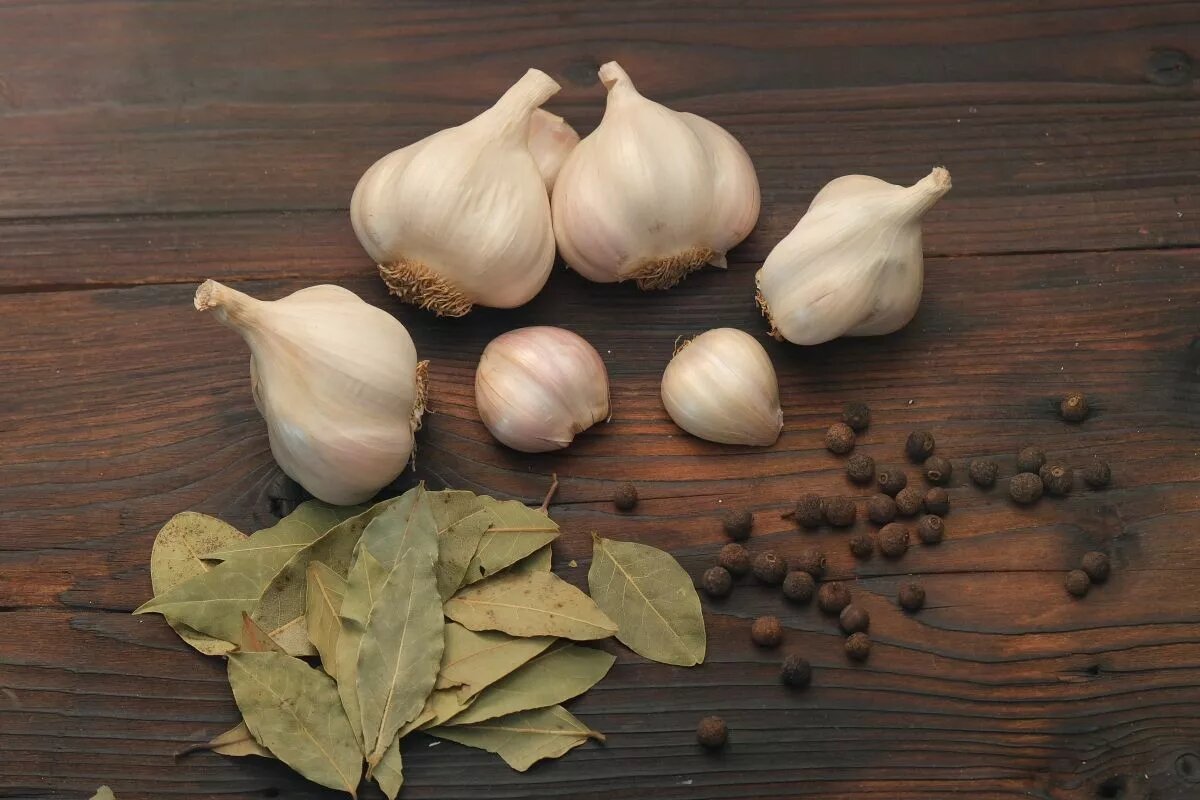 Чеснок можно использовать не только в первых и вторых блюдах, но и в лакомствах, о которых знают, к сожалению, не все гурманы.
Фото: Михаил Ступин