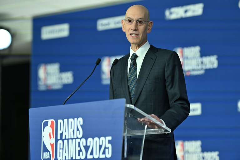 Комиссионер НБА Адам Сильвер