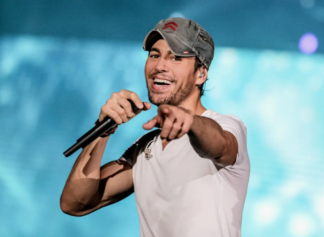 Энрике Иглесиас — испанский певец, автор песен, актёр и модель. Знак Тельца