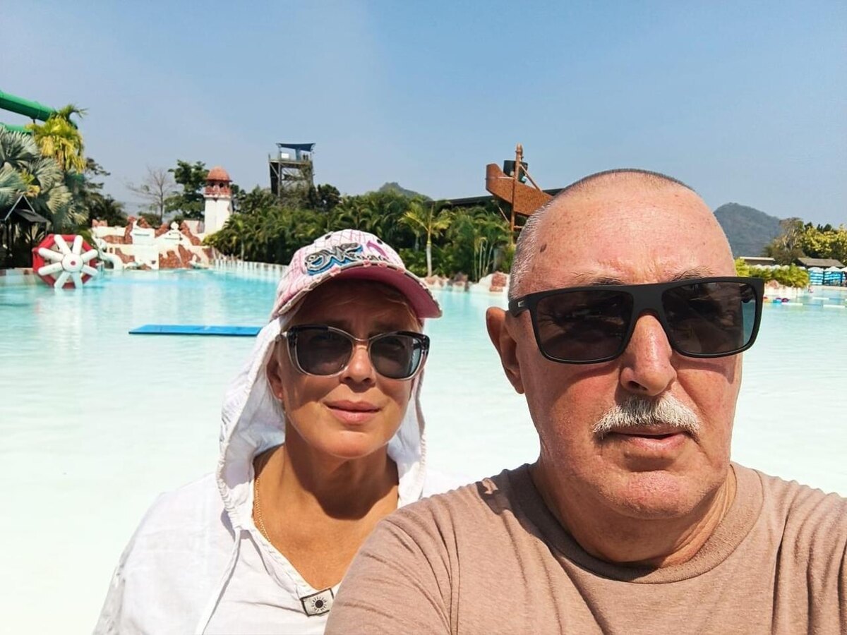 В красно-белое колесо на заднем плане можно влезть и ходить по воде. 