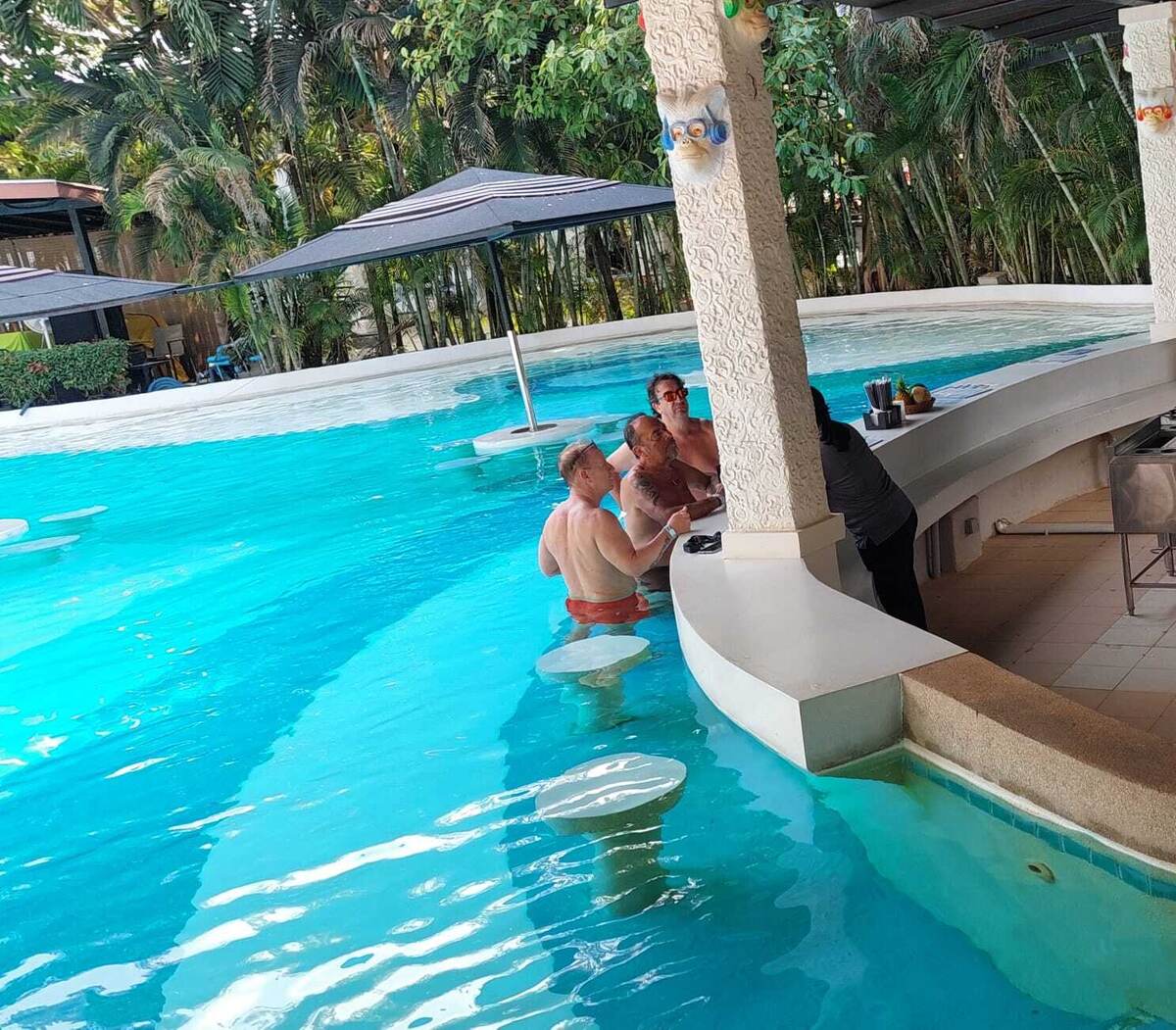 Вода, правда, холодная... 