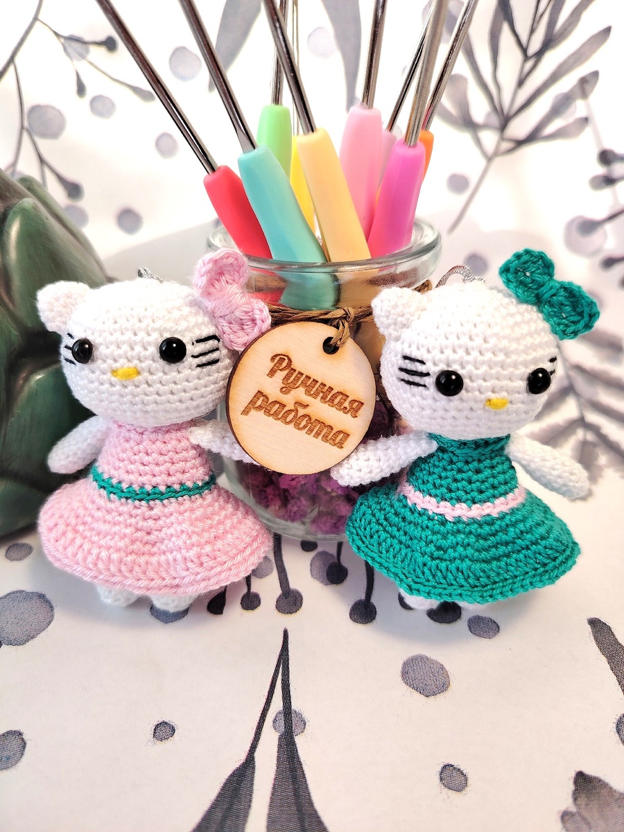 Брелок вязаный