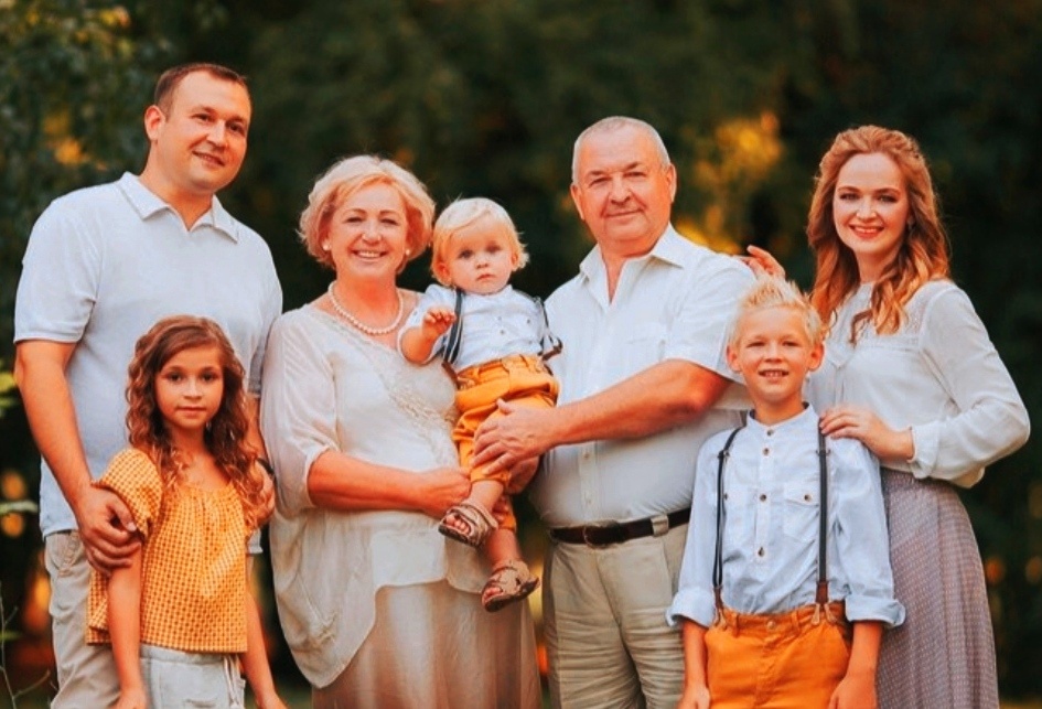 Счастливая семья Ивановых