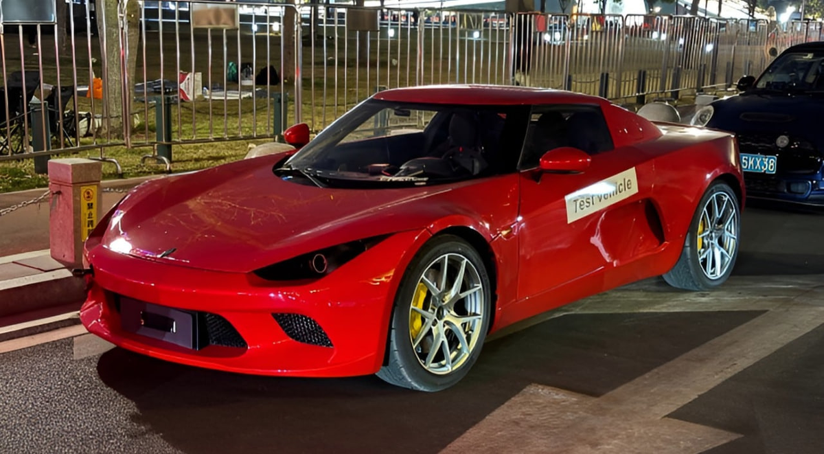 Тестовый прототип нового полностью электрического спорткара бренда JMEV (при активном участии Xiaomi) вывели на дороги общего пользования.