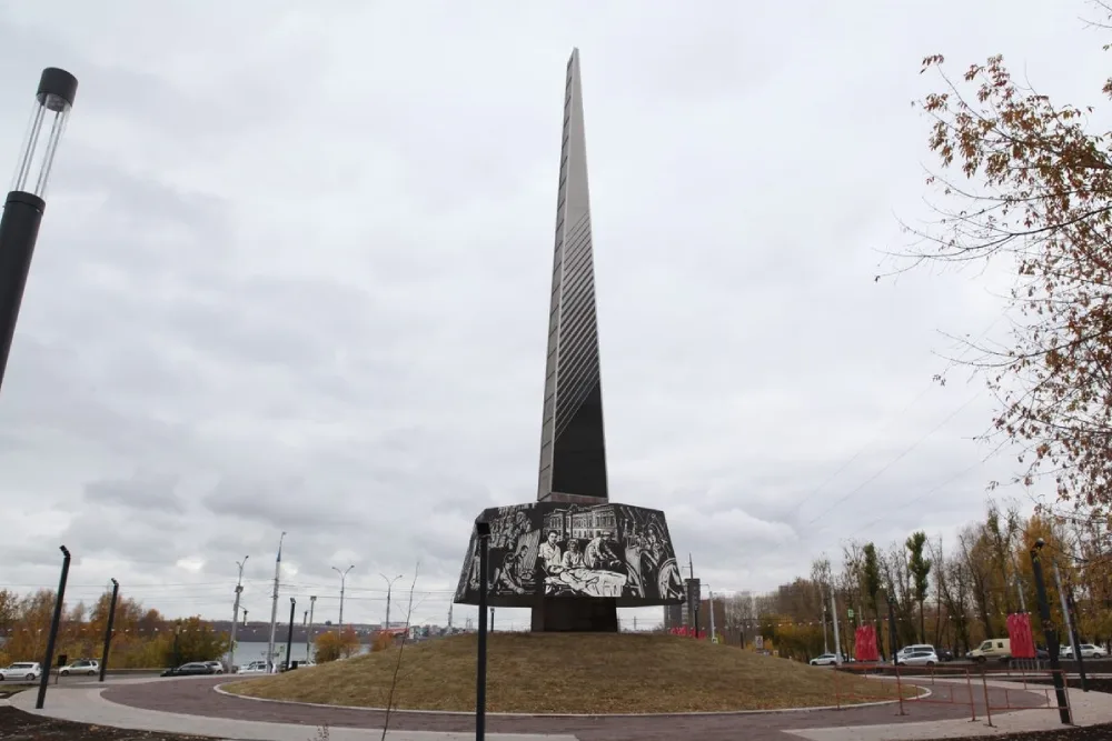  Иркутск - город трудовой доблести. Фото с сайта https://rg.ru/2022/10/05/reg-sibfo/tem-kto-koval-pobedu-v-tylu.html. Взято с Яндекс.Картинки