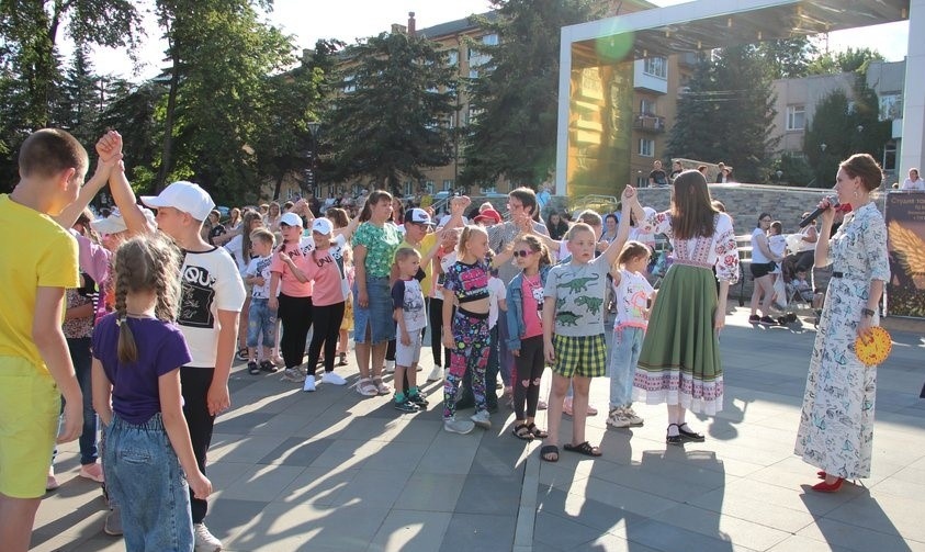 Народные игры на фестивале пирога 