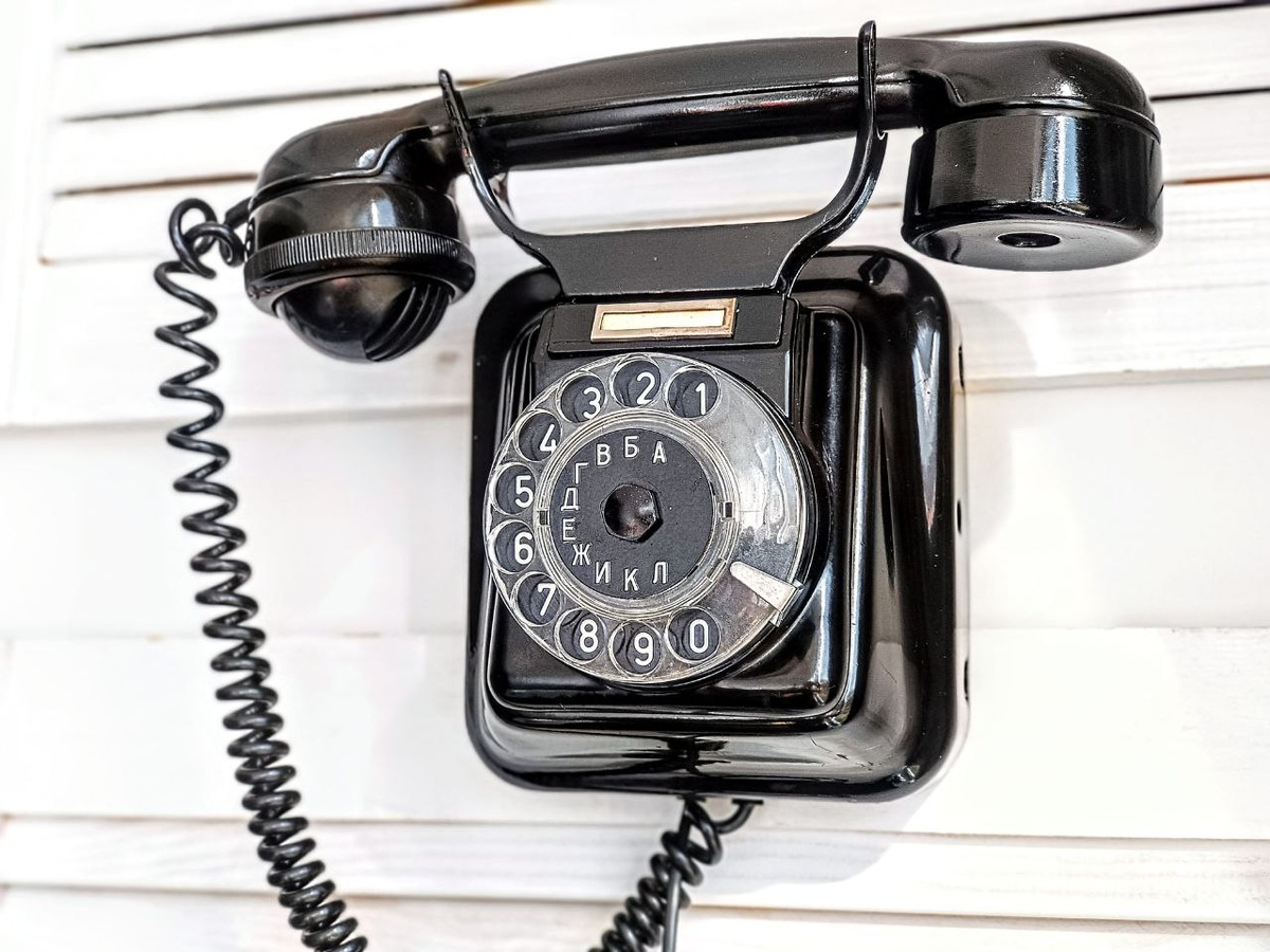 Настенный телефонный аппарат УТА "Красная Заря" 1938 года. Фото автора