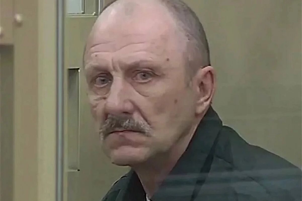    Базанов говорил, что получил все свои сроки ни за что.