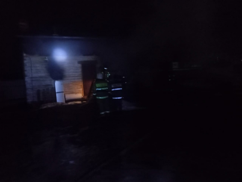    Хозпостройка полыхала под Петрозаводскомпожарная часть №75 микрорайона Соломенное