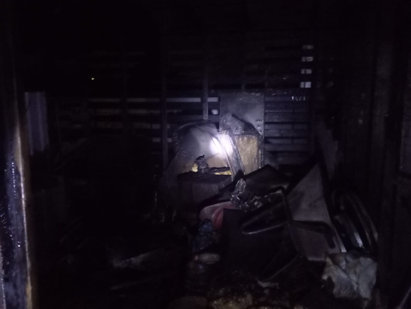    Хозпостройка полыхала под Петрозаводскомпожарная часть №75 микрорайона Соломенное