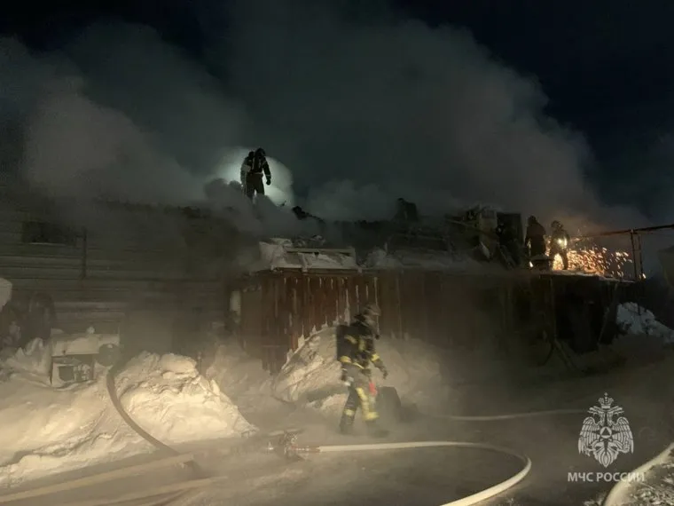 После тушения были обнаружены тела двух человек
Фото: telegram-канал МЧС Ямало-Ненецкого АО