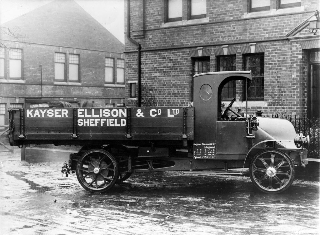 Грузовик Остин трёхтонный, послуживший базой для бронеавтомобиля. Фотография в свободном доступе.