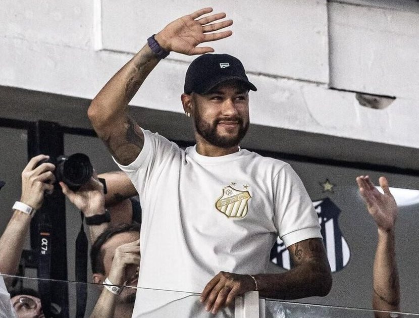 Сами решайте, насколько искренне этот сеньор улыбается фанатам