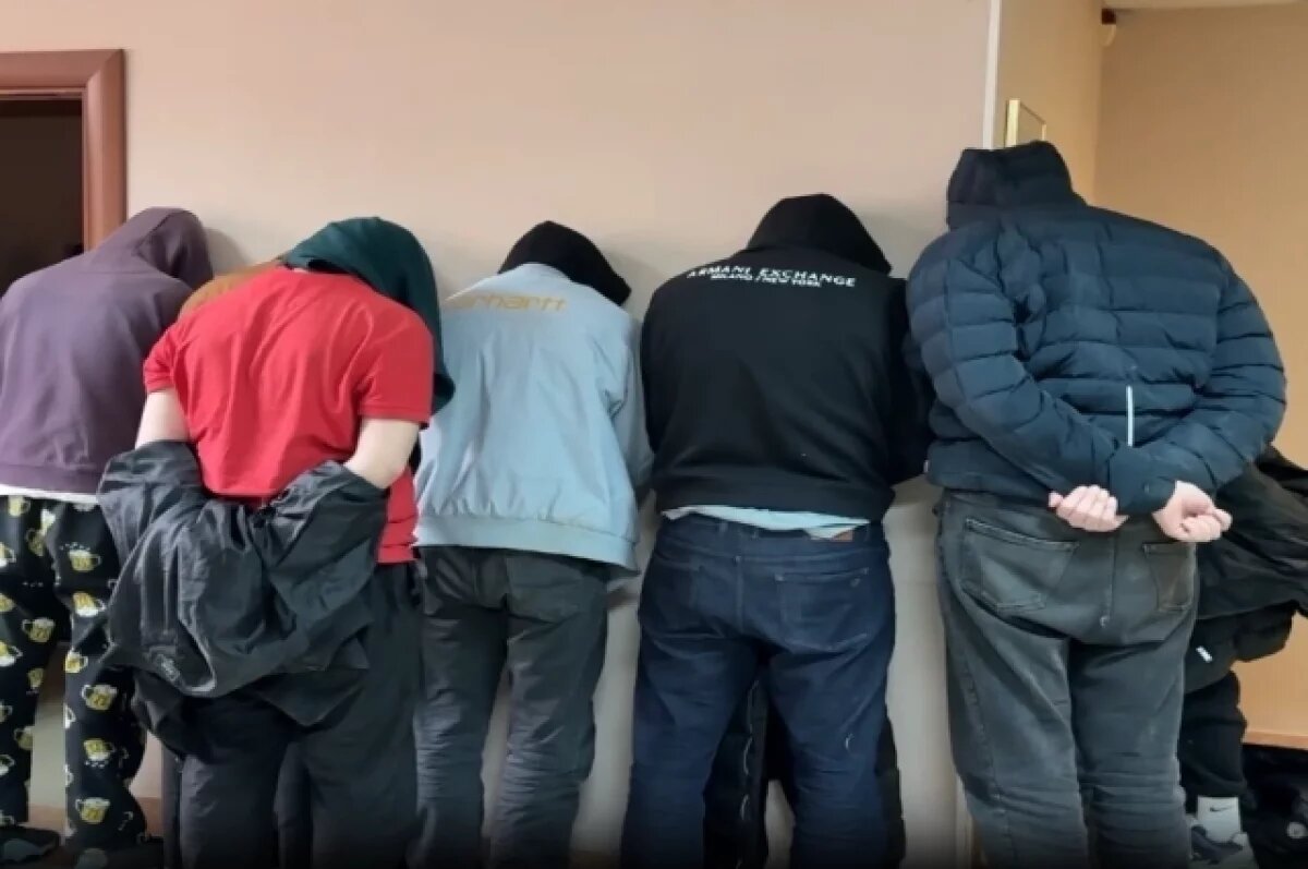    Пятеро астраханцев напали на представителя силового блока