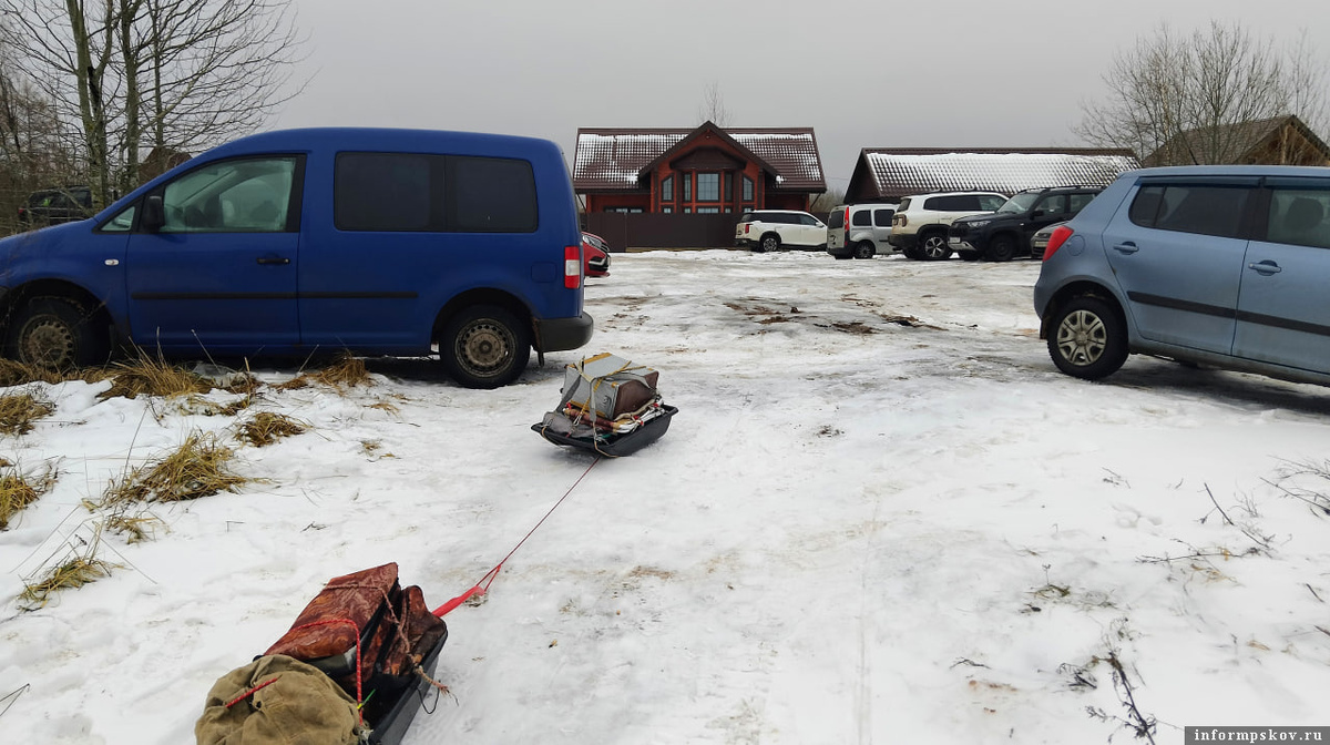 Удобных, а главное, правильных мест для стоянки автомобилей рыболовов у деревни Ветвеник зимой всегда недостаточно