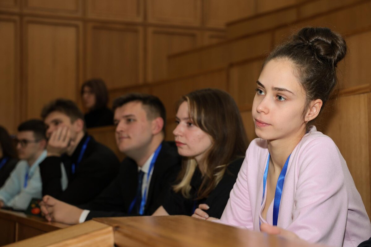    Особенная атмосфера МГУ: что говорят студенты и выпускники