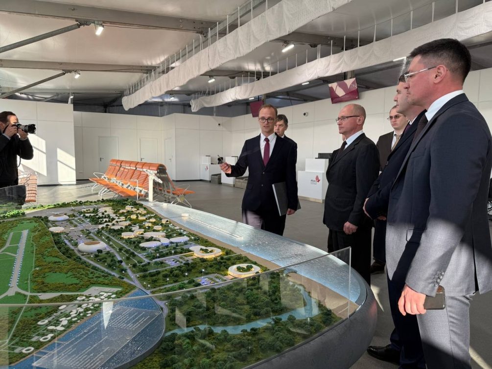    Рабочее совещание с Кириенко по вопросу аэропорта.