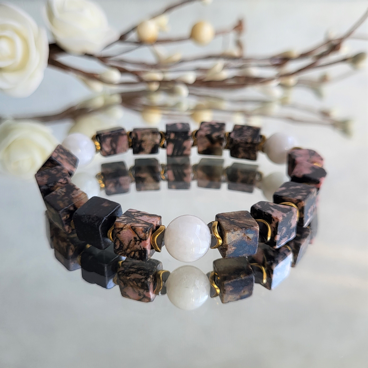 Браслет из родонита, лунного камня