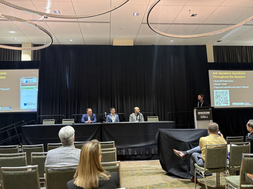 Группа экспертов по искусственному интеллекту исследовала влияние DeepSeek на сектор 30 января во время конференции SpaceCom в Орландо.    
 Источник: Jason Rainbow / SpaceNews  📷
