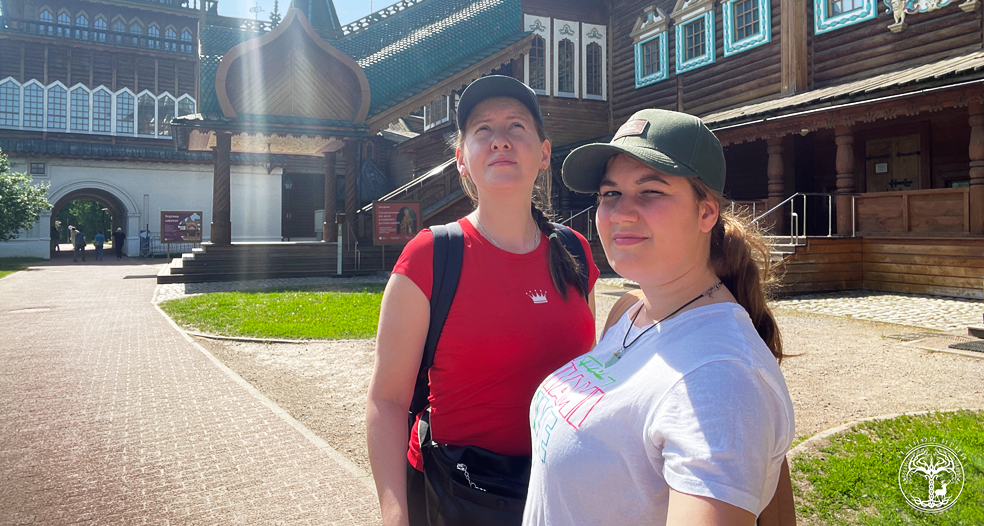 Возле дворца царя Алексея Михайловича Романова.